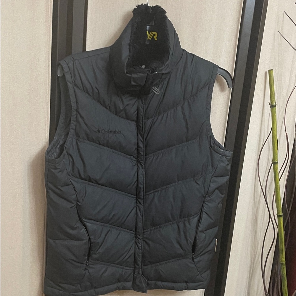 Black Columbia Women's Vest. Size S.
